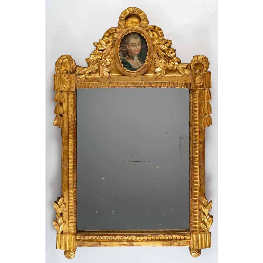 Miroir à fronton d’époque Louis XVI (1774 – 1793). | Biron ||||