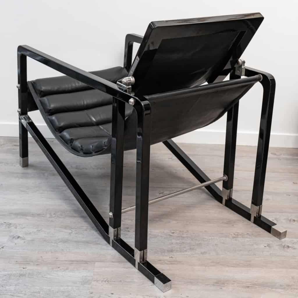 Transat cuir noir et bois laqué noir d'Eileen GRAY par Ecart International