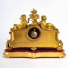 Pendule en bronze et plaque de Sèvres, XIXème siècle | Biron Pendule en bronze et plaque de Sèvres, XIXème siècle