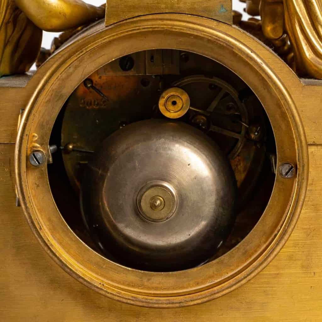 Pendule en bronze et plaque de Sèvres, XIXème siècle | Biron Pendule en bronze et plaque de Sèvres, XIXème siècle