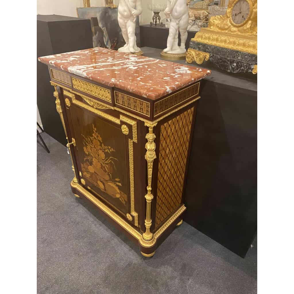 Meuble à hauteur d'appui en marqueterie et bronze doré, Circa 1870.