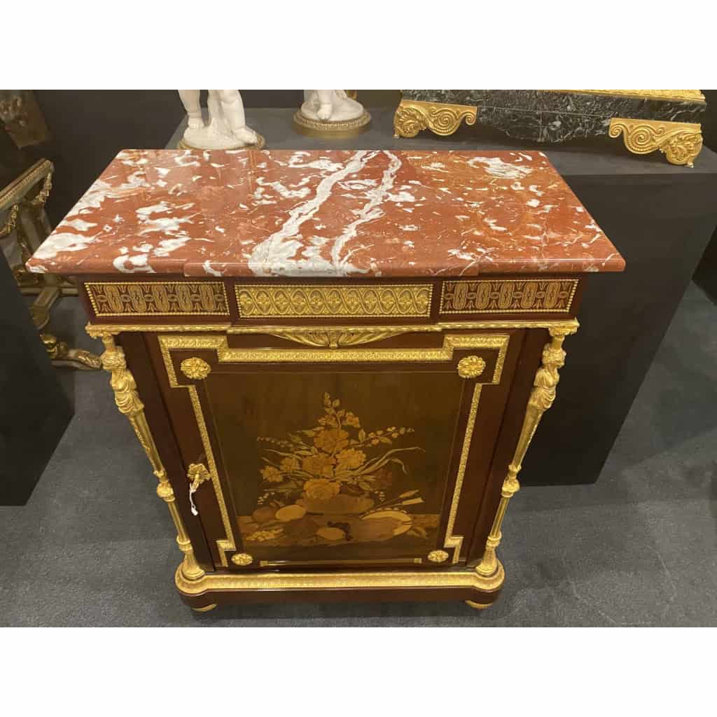 Meuble à hauteur d'appui en marqueterie et bronze doré, Circa 1870.