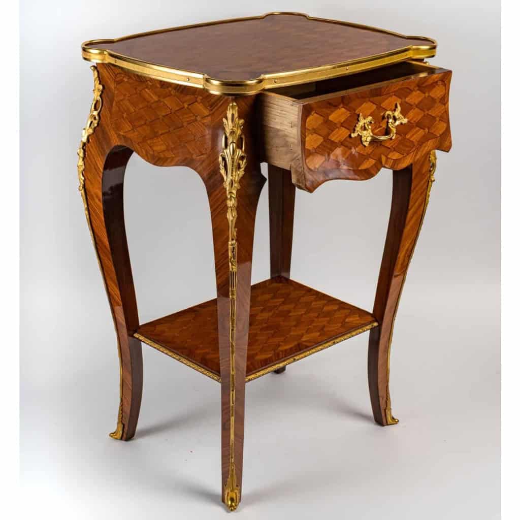 Paire de chevets de style Louis XV.