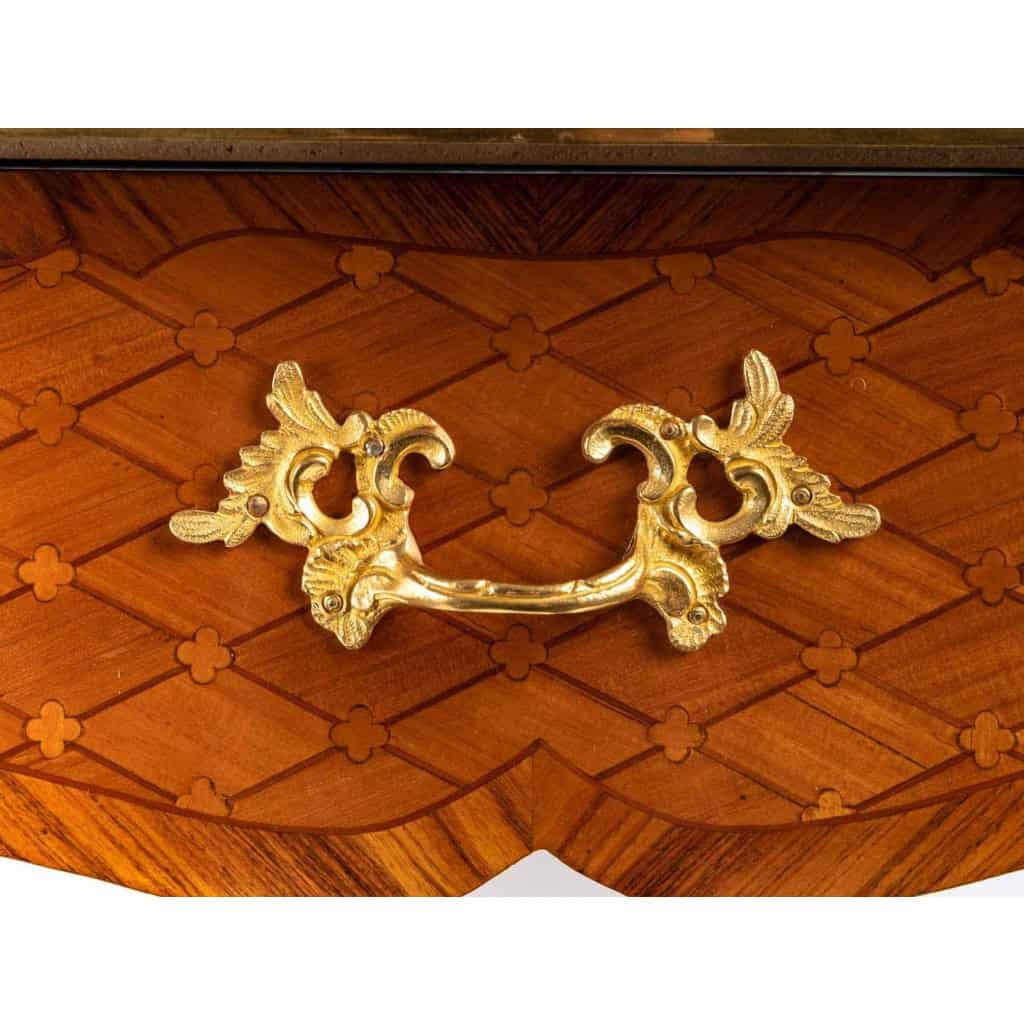 Paire de chevets de style Louis XV.