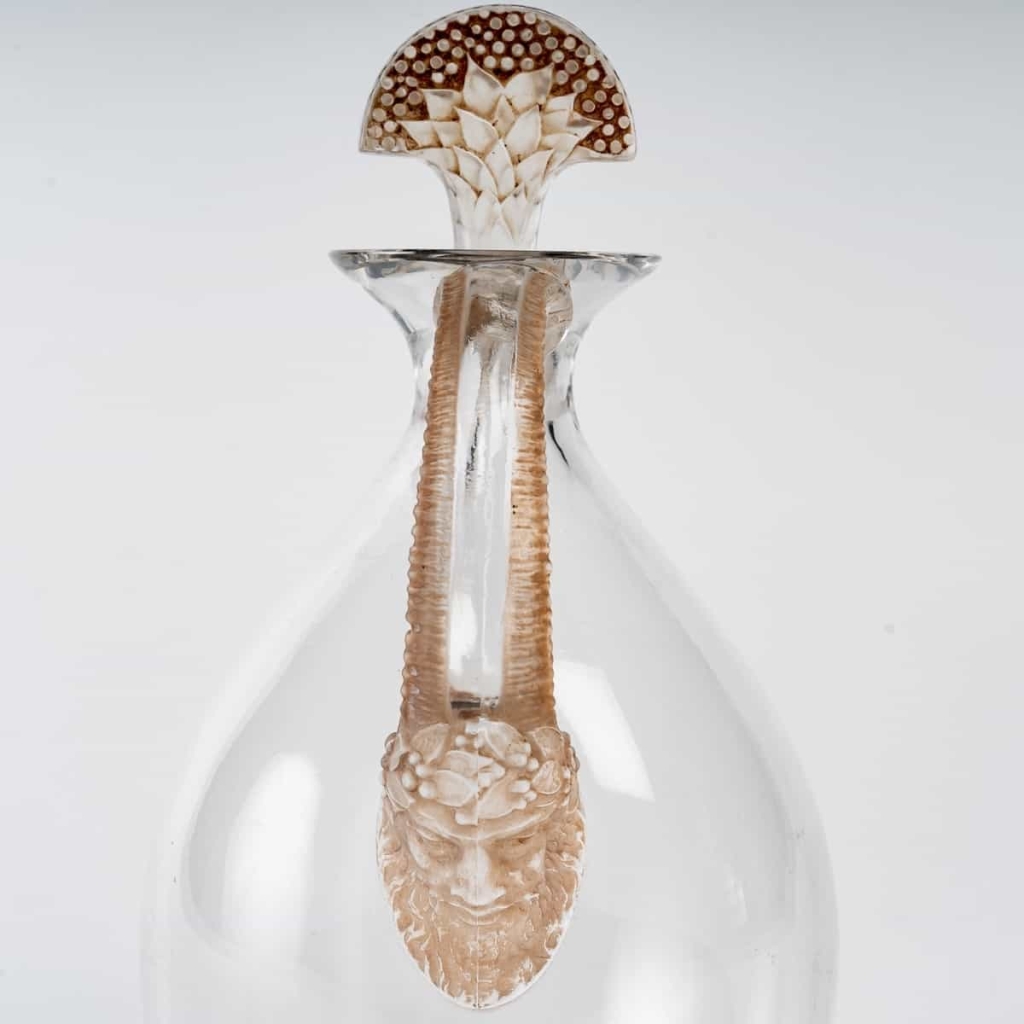 Carafe « Satyre » verre blanc patiné sépia de René LALIQUE | Biron Carafe "Satyre" verre blanc patiné sépia de René LALIQUE
