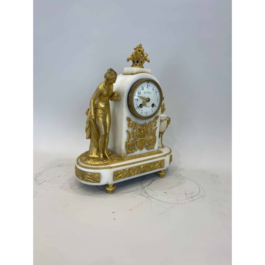 Pendule la Nymphe à la colombe, Circa 1889 | Biron Pendule la Nymphe à la colombe, Circa 1889