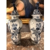 Paire de Vases Couverts en Faïence de Delft