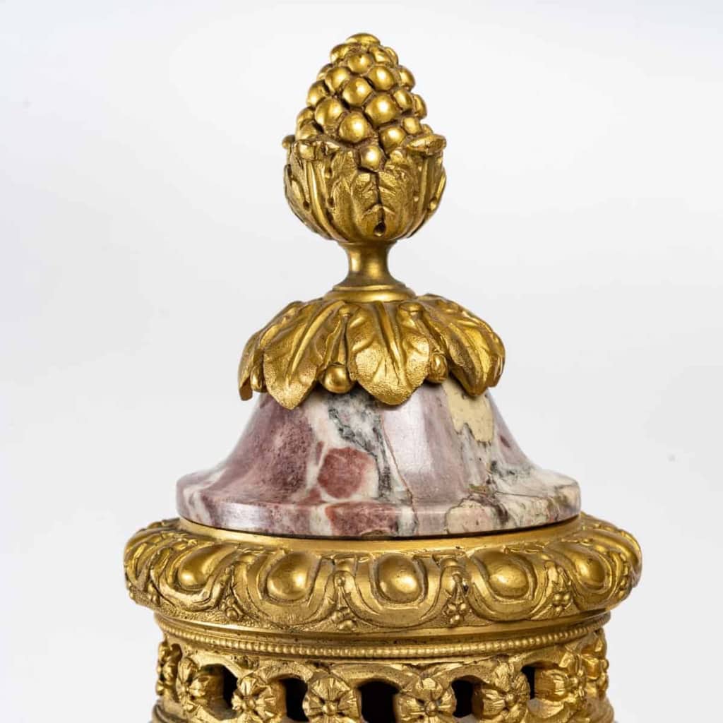 Paire de cassolettes d’époque Napoléon III (1851 – 1870). | Biron Paire de cassolettes d'époque Napoléon III (1851 - 1870).