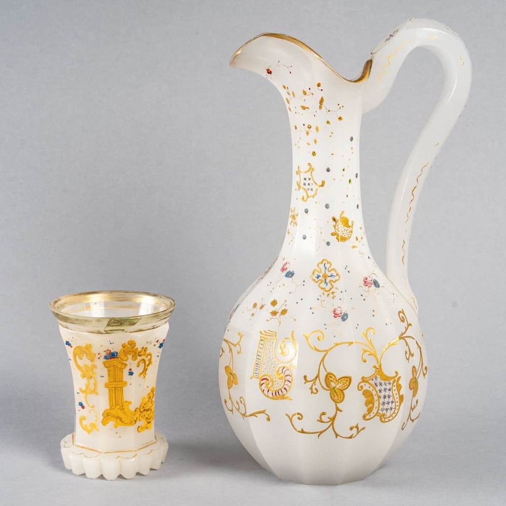 Service en opaline blanc émaillé, XIXème siècle | Biron Service en opaline blanc émaillé, XIXème siècle