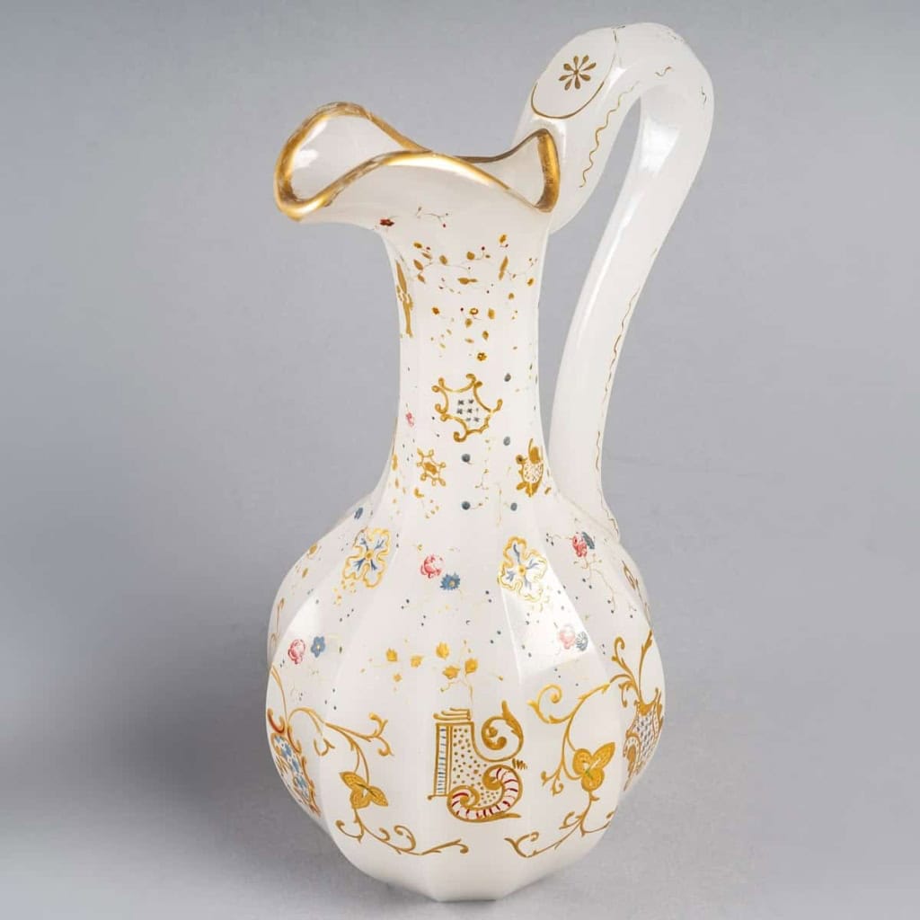 Service en opaline blanc émaillé, XIXème siècle | Biron Service en opaline blanc émaillé, XIXème siècle