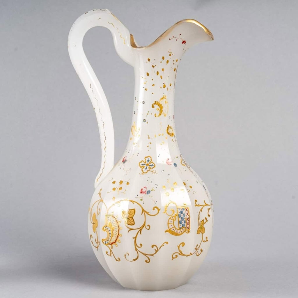 Service en opaline blanc émaillé, XIXème siècle | Biron Service en opaline blanc émaillé, XIXème siècle
