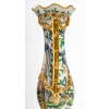Paire de vases en porcelaine de Bayeux à décors de chinois et de pagodes fleuries | Biron Paire de vases en porcelaine de Bayeux à décors de chinois et de pagodes fleuries