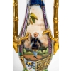 Paire de vases en porcelaine de Bayeux à décors de chinois et de pagodes fleuries | Biron Paire de vases en porcelaine de Bayeux à décors de chinois et de pagodes fleuries