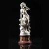 Jeune fille assise à une fontaine par Adolfo CIPRIANI, Circa 1920. | Biron |||||