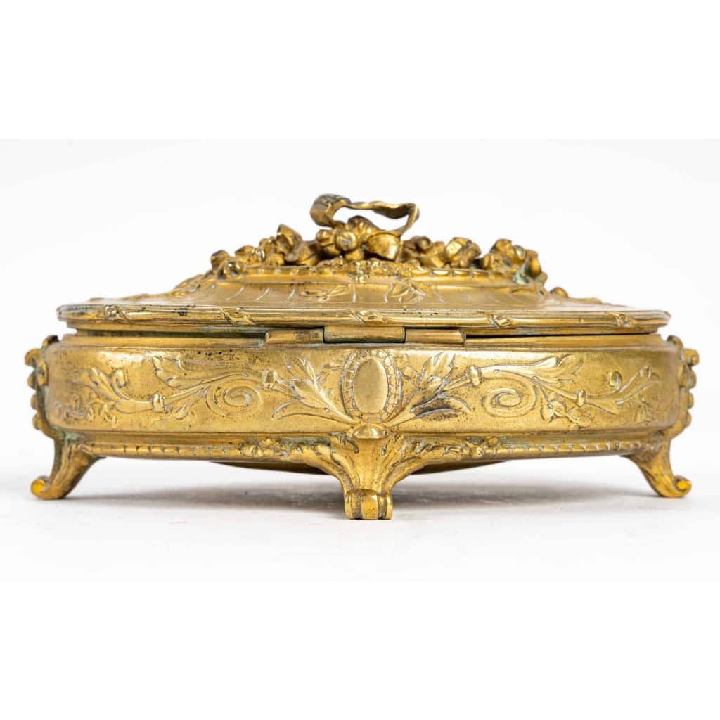 Boîte à bijoux en bronze ciselé, XIXème siècle