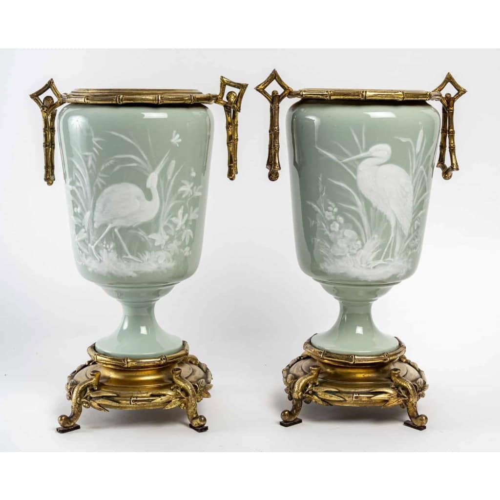 Paire de vases aux échassiers en céladon, pâte sur pâte, XIXème siècle | Biron |||||||||||||