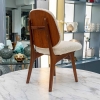 Ensemble de 6 chaises danoises en teck recouvertes de tissu en mouton bouclé.