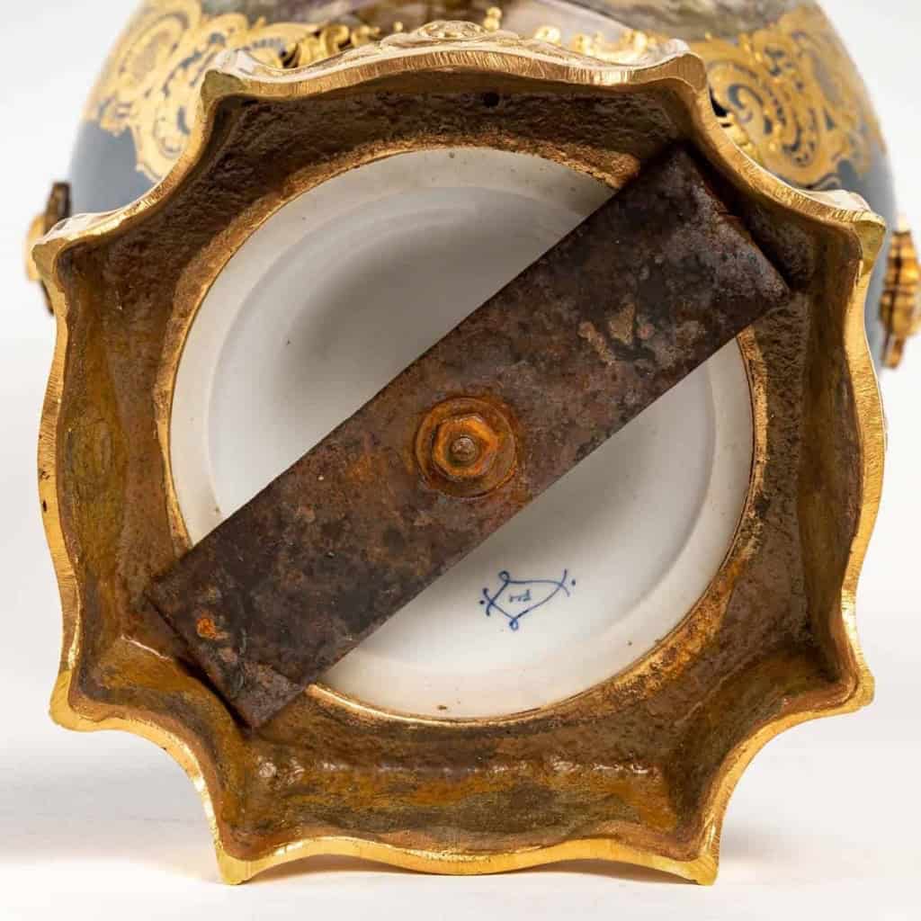 Vase en porcelaine de sèvres fin XIXème siècle | Biron Vase en porcelaine de sèvres fin XIXème siècle