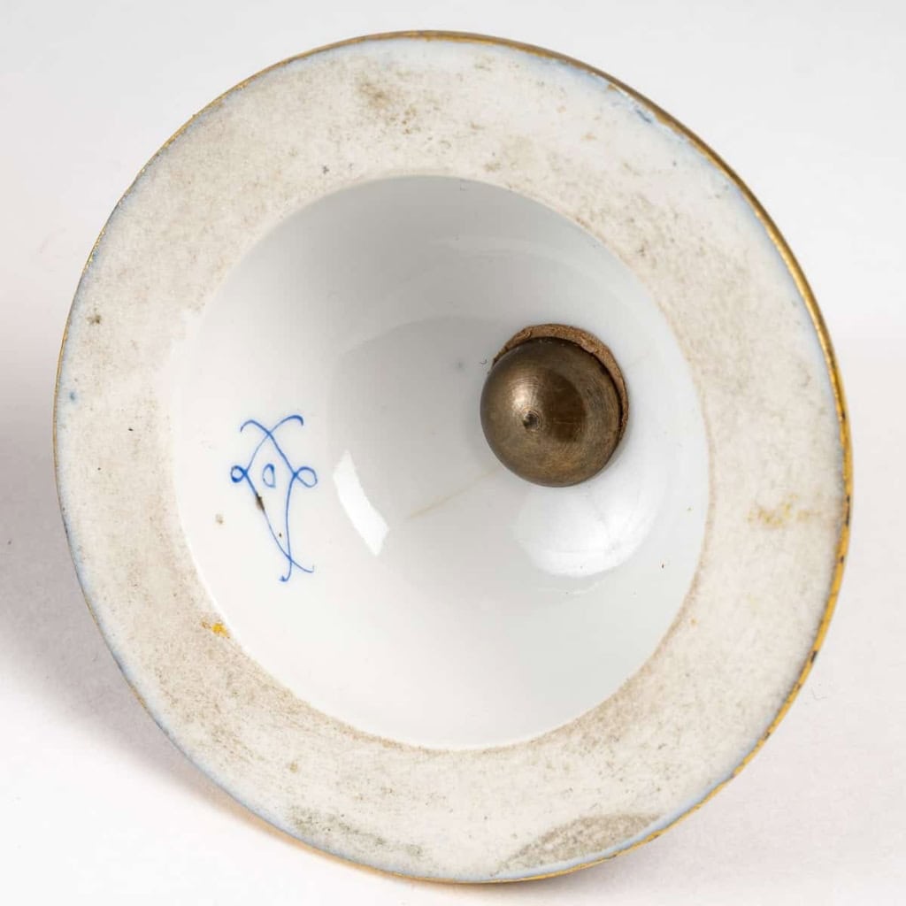 Vase en porcelaine de sèvres fin XIXème siècle | Biron Vase en porcelaine de sèvres fin XIXème siècle