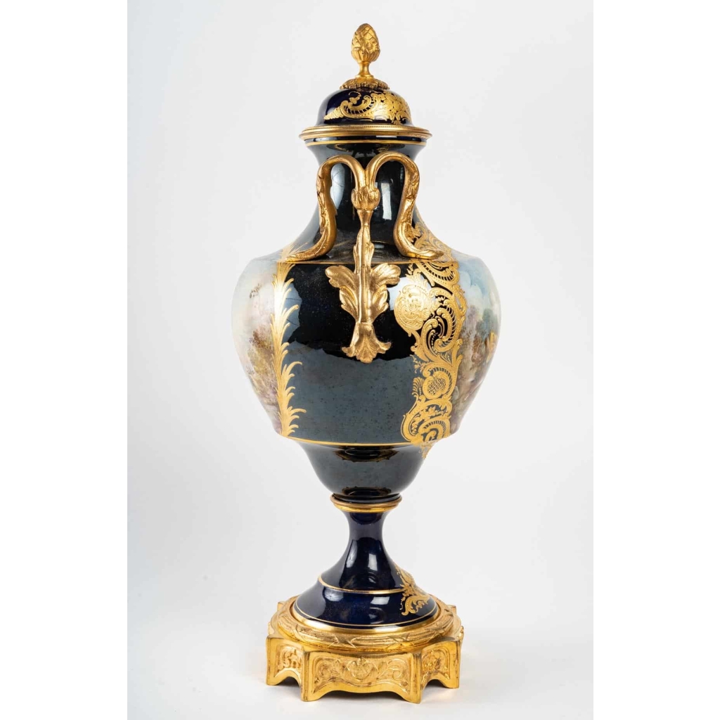 Vase en porcelaine de sèvres fin XIXème siècle | Biron Vase en porcelaine de sèvres fin XIXème siècle