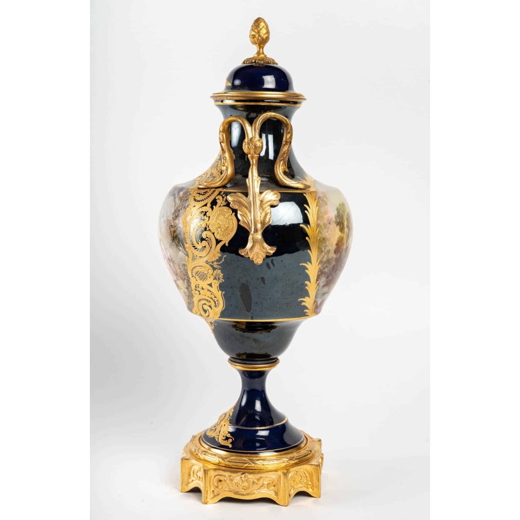 Vase en porcelaine de sèvres fin XIXème siècle | Biron Vase en porcelaine de sèvres fin XIXème siècle