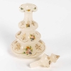 Gobelet et deux flacons en opaline blanc, émaillé d’époque XIXème siècle | Biron Gobelet et deux flacons en opaline blanc, émaillé d'époque XIXème siècle