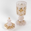 Gobelet et deux flacons en opaline blanc, émaillé d’époque XIXème siècle | Biron Gobelet et deux flacons en opaline blanc, émaillé d'époque XIXème siècle