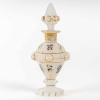 Gobelet et deux flacons en opaline blanc, émaillé d’époque XIXème siècle | Biron Gobelet et deux flacons en opaline blanc, émaillé d'époque XIXème siècle