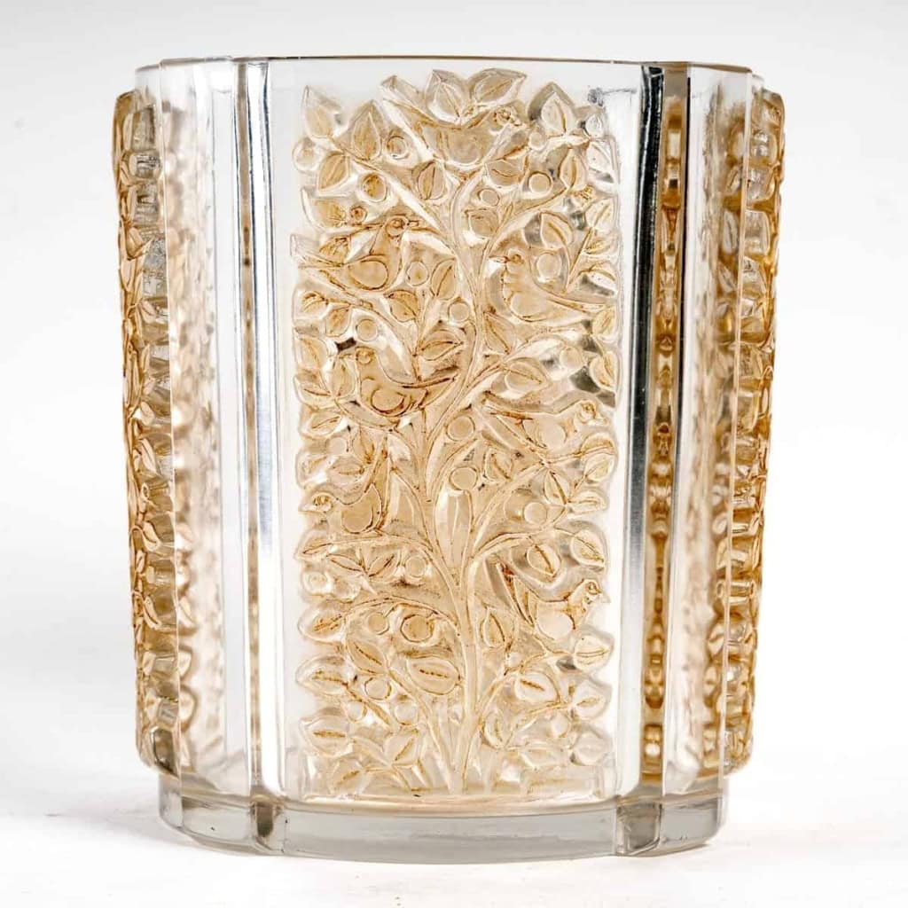 Vase « Quatre Panneaux » verre blanc patiné sépia de René LALIQUE | Biron Vase "Quatre Panneaux" verre blanc patiné sépia de René LALIQUE