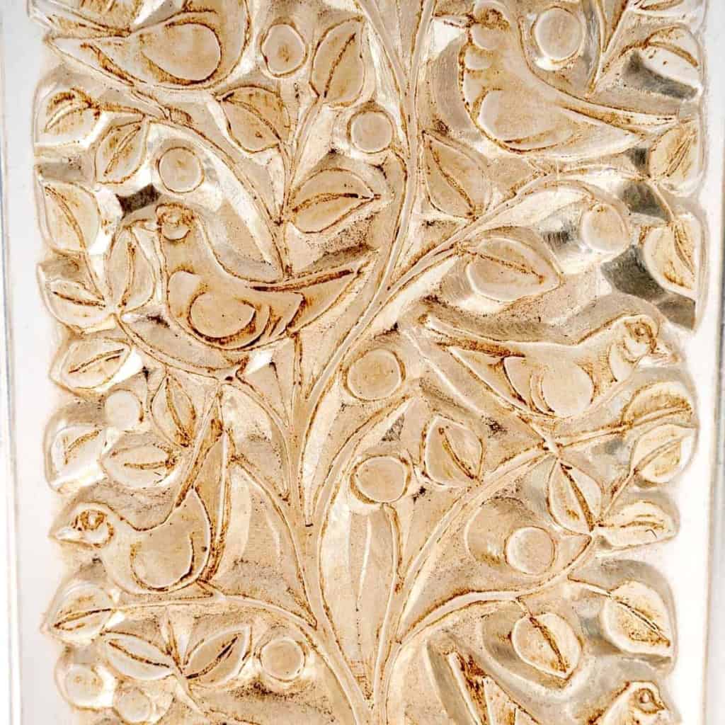 Vase « Quatre Panneaux » verre blanc patiné sépia de René LALIQUE | Biron Vase "Quatre Panneaux" verre blanc patiné sépia de René LALIQUE