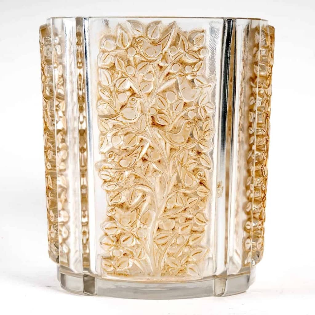 Vase « Quatre Panneaux » verre blanc patiné sépia de René LALIQUE | Biron Vase "Quatre Panneaux" verre blanc patiné sépia de René LALIQUE