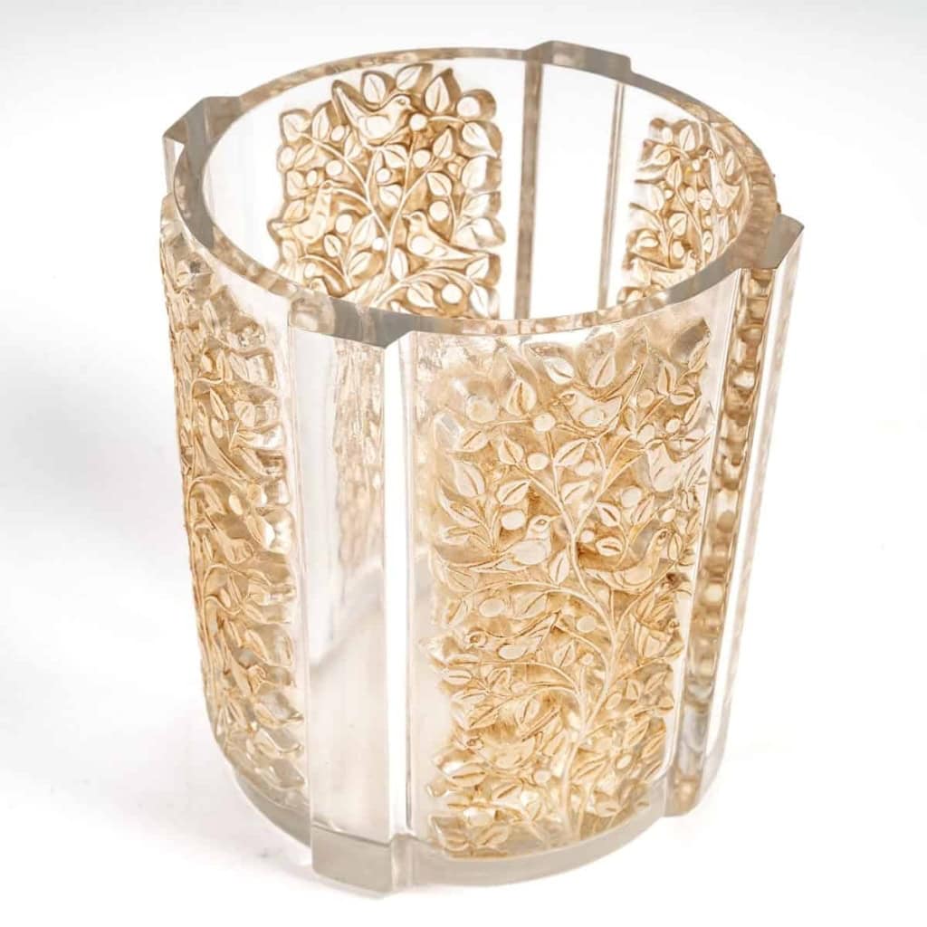 Vase « Quatre Panneaux » verre blanc patiné sépia de René LALIQUE | Biron Vase "Quatre Panneaux" verre blanc patiné sépia de René LALIQUE