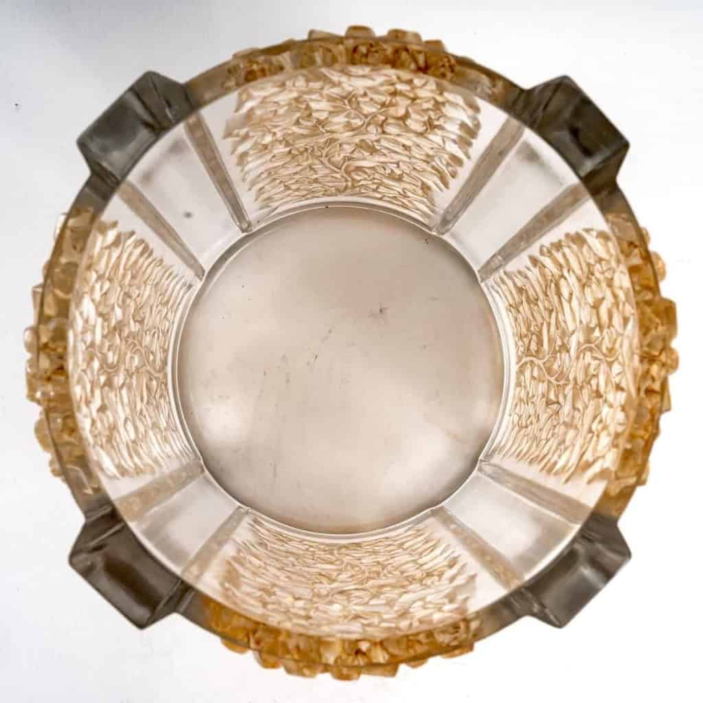 Vase « Quatre Panneaux » verre blanc patiné sépia de René LALIQUE | Biron Vase "Quatre Panneaux" verre blanc patiné sépia de René LALIQUE