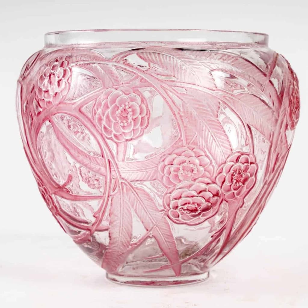 Vase "Néfliers" verre blanc patiné fushia de René LALIQUE