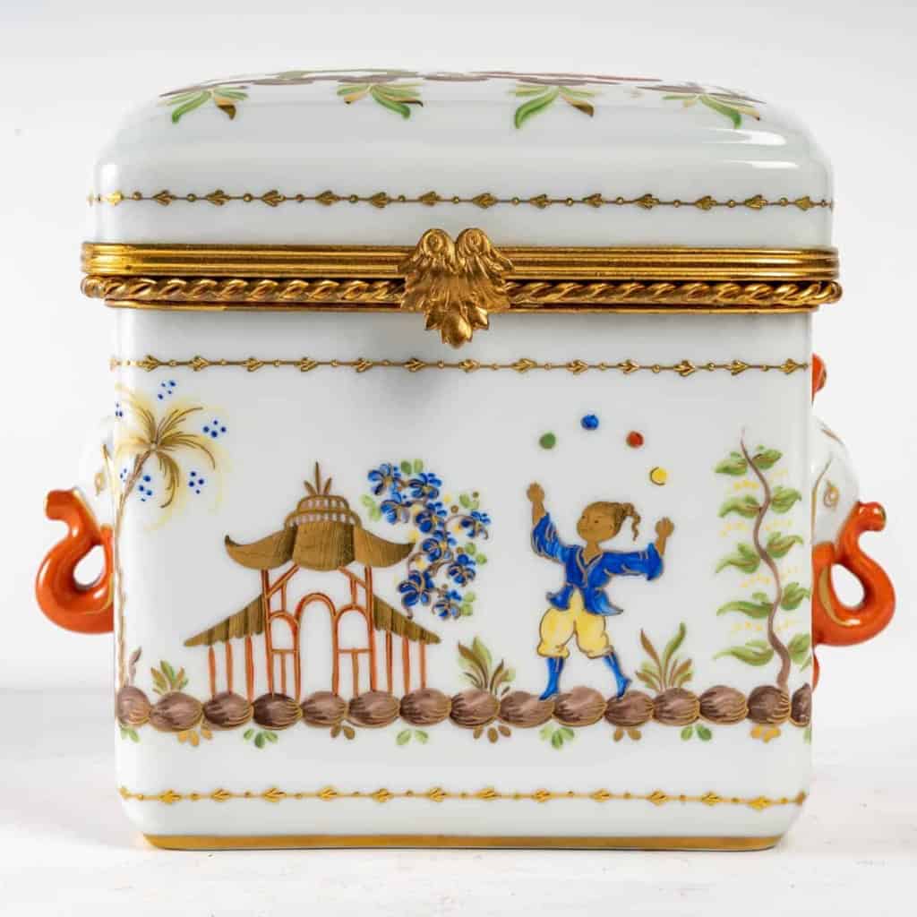 Coffret cubique, Le Tallec, Cirque de Pékin. | Biron Coffret cubique, Le Tallec, Cirque de Pékin.