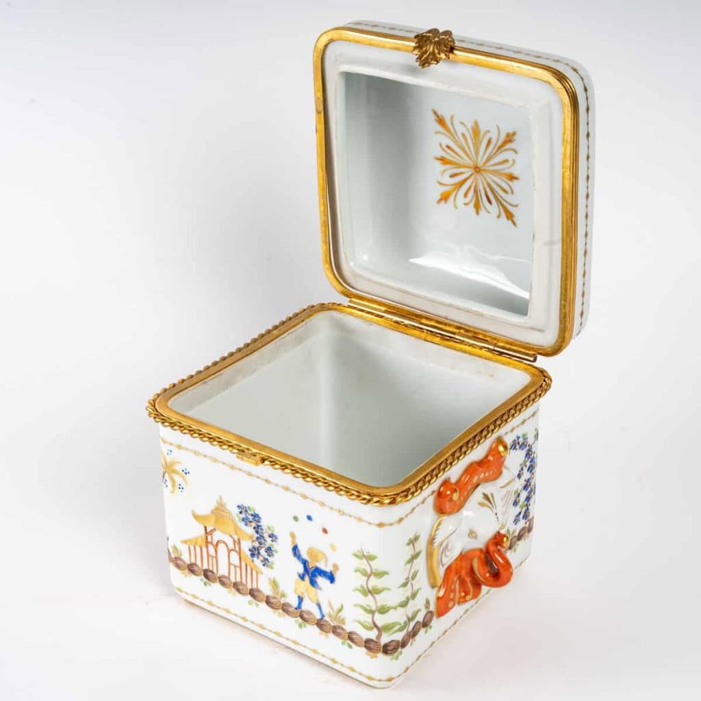 Coffret cubique, Le Tallec, Cirque de Pékin. | Biron Coffret cubique, Le Tallec, Cirque de Pékin.