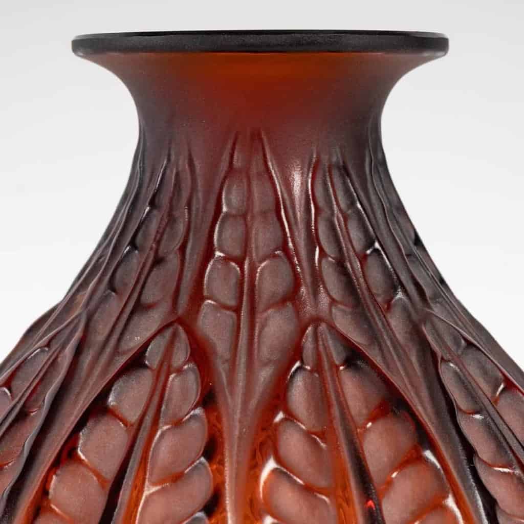 Vase "Malesherbes" verre ambre patiné blanc de René LALIQUE
