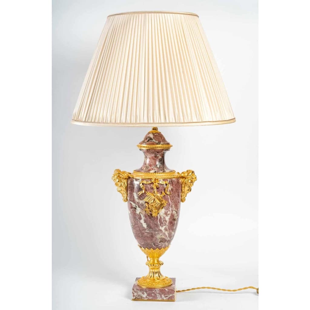 Paire de cassolettes d'époque Napoléon III (1851 - 1870) montées en lampes.