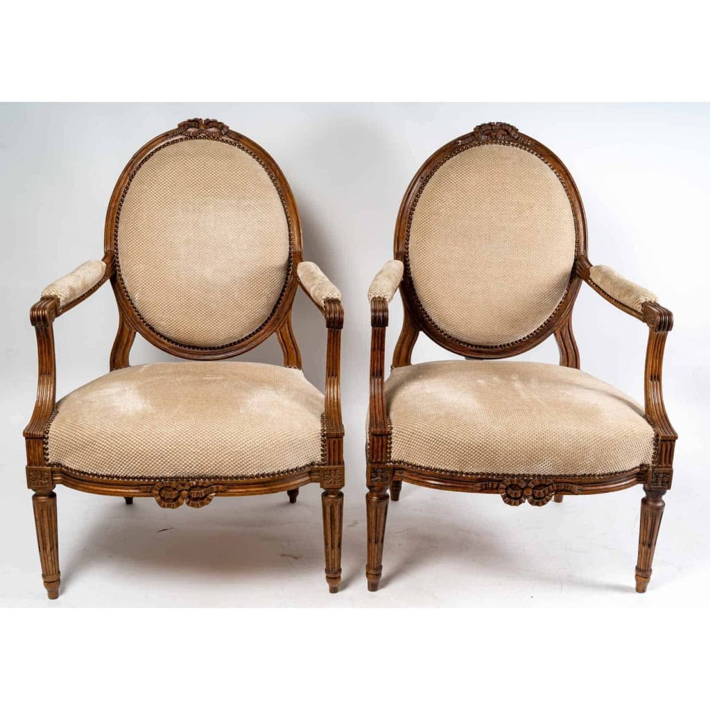 Paire de fauteuils Louis XVI. Fin XVIIIème.
