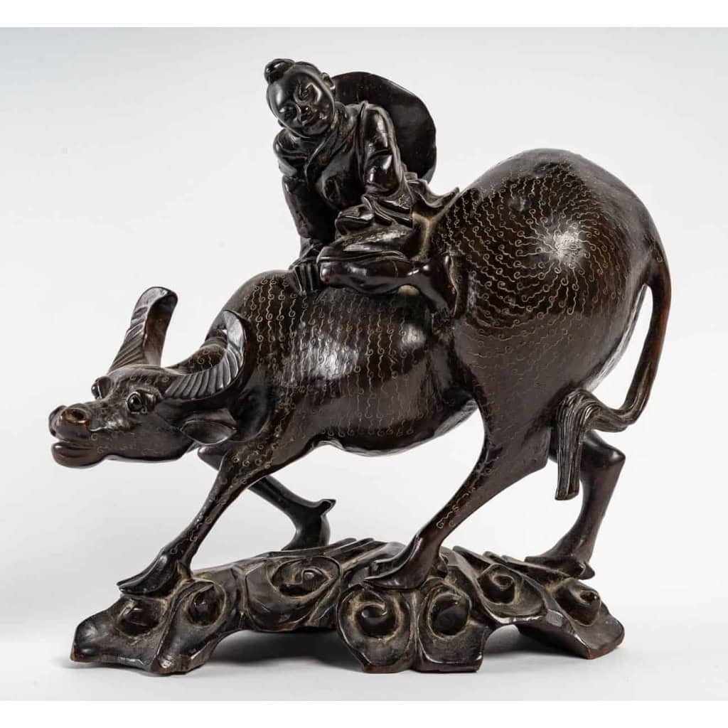 Enfant sur buffle, bois avec incrustations de lamelles métalliques, Chine. | Biron |||||||