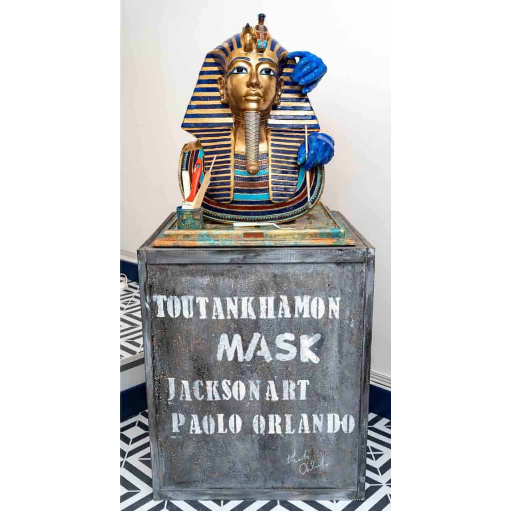 Paire de masques « Toutank Ha Mon » fait par la main en résine de l’artiste Paolo Orlando | Biron Paire de masques "Toutank Ha Mon" fait par la main en résine de l'artiste Paolo Orlando