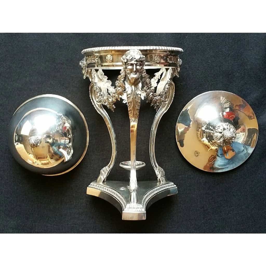 BONBONNIÈRE EN ARGENT DE FORME ATHÉNIENNE PAR JEAN-BAPTISTE-CLAUDE ODIOT | Biron BONBONNIÈRE EN ARGENT DE FORME ATHÉNIENNE PAR JEAN-BAPTISTE-CLAUDE ODIOT