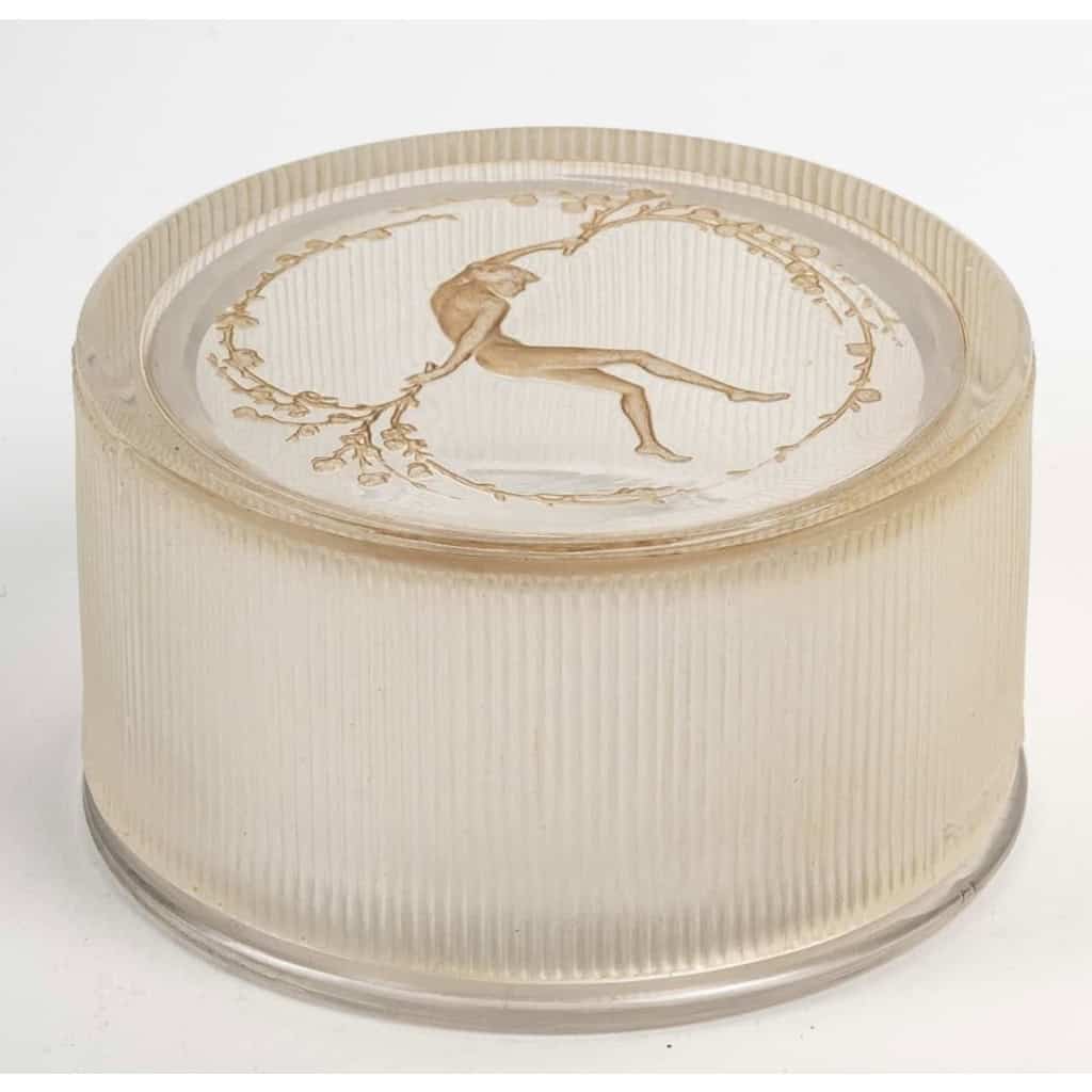Boîte "Une Figurine et Bouquet" verre blanc patiné sépia de René LALIQUE