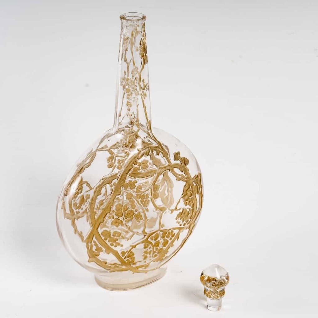 Carafe « Aubépines » verre blanc patiné sépia de René LALIQUE 5