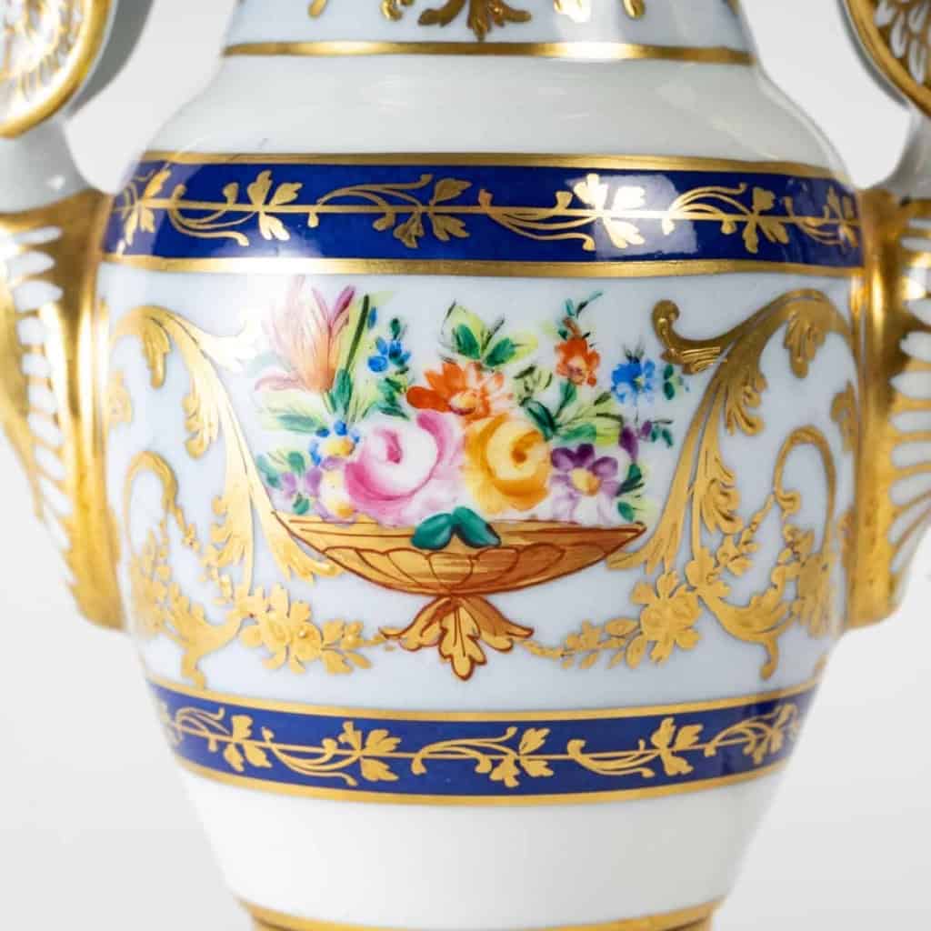 Paire de vases directoires Le Tallec, à motifs Baron Jourdan | Biron Paire de vases directoires Le Tallec, à motifs Baron Jourdan