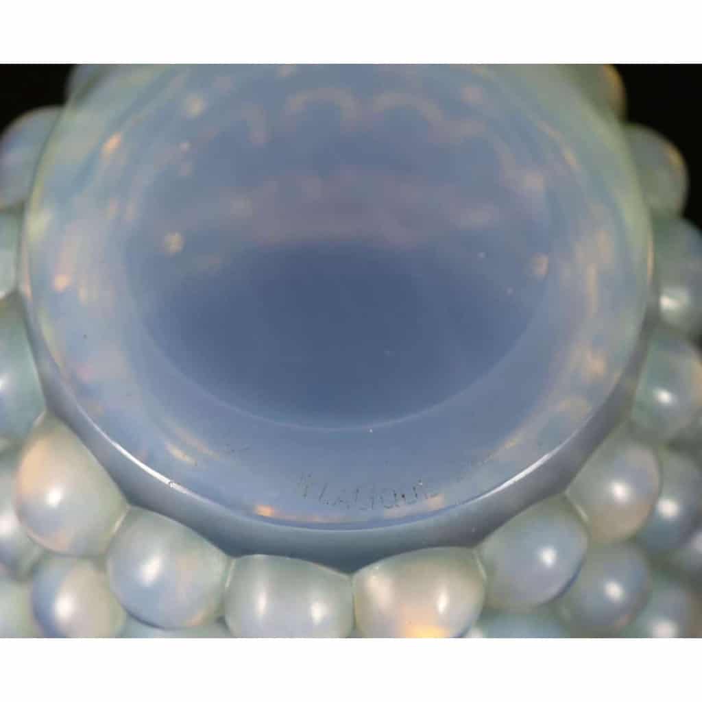 R. Lalique – Vase « Montmorency » Opalescent,1930 | Biron R. Lalique - Vase « Montmorency » Opalescent,1930