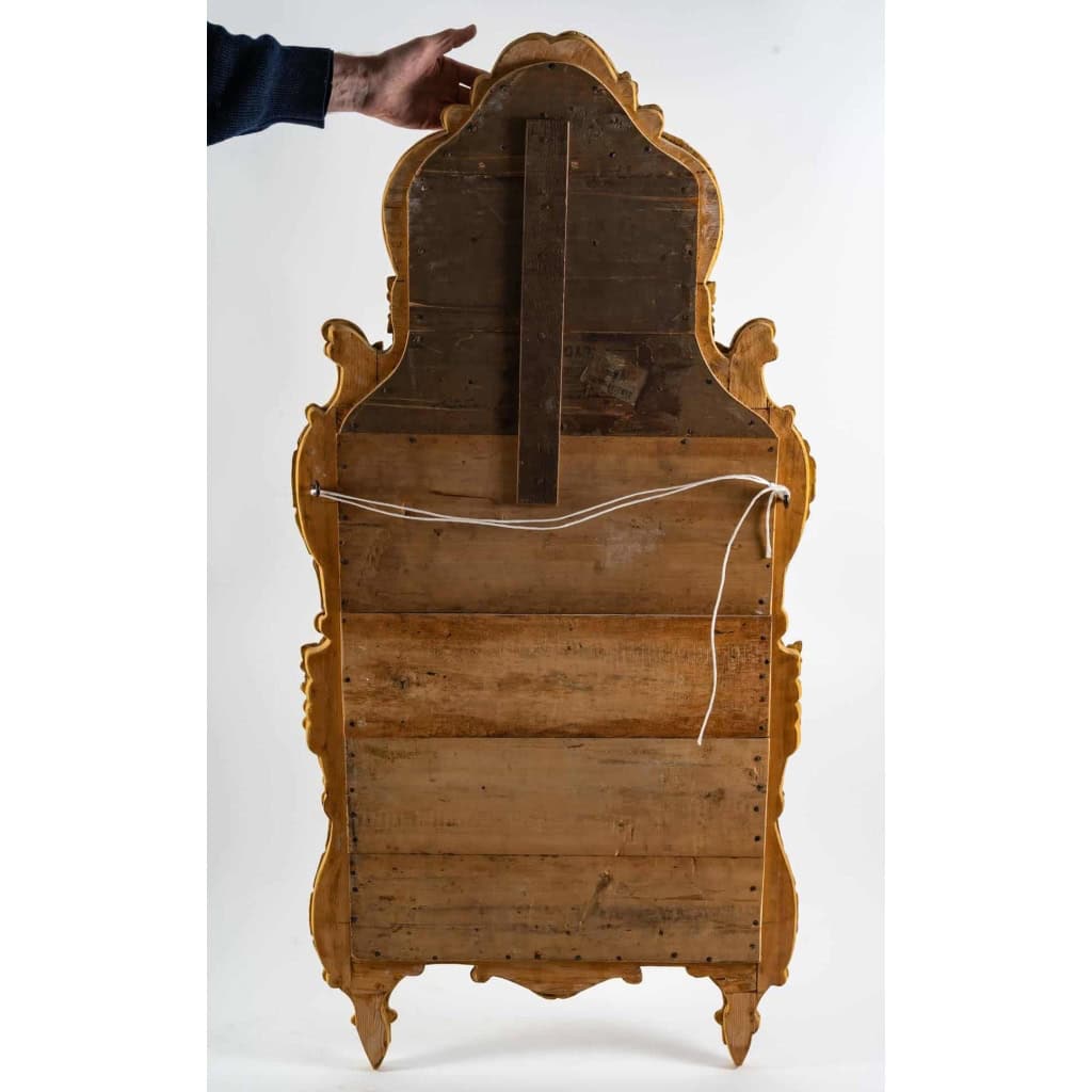 Grand miroir à parecloses d’époque Louis XV (1724 – 1774). | Biron Grand miroir à parecloses d'époque Louis XV (1724 - 1774).