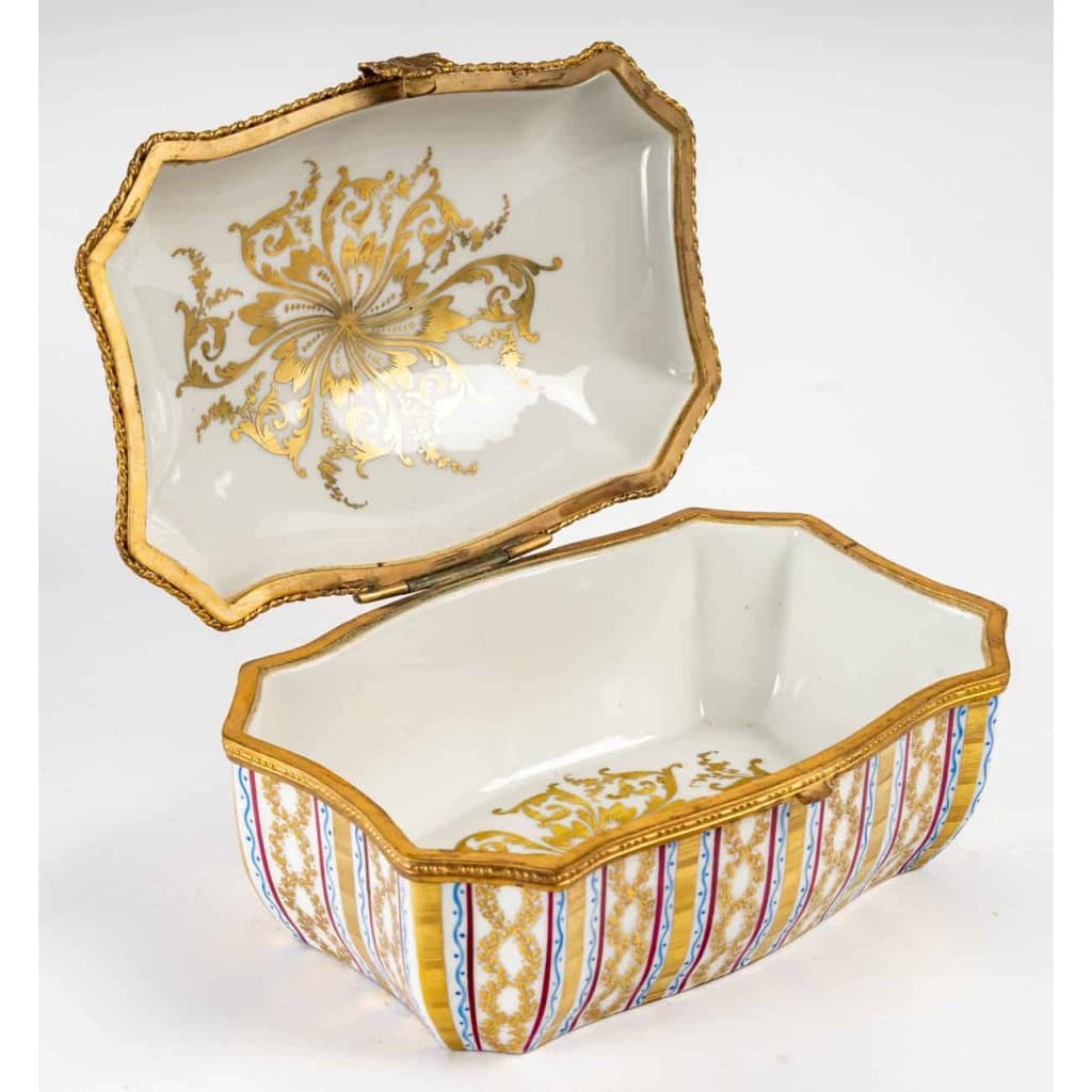 Bonbonnière Le Tallec, Motifs Grignanbleu | Biron Bonbonnière Le Tallec, Motifs Grignanbleu