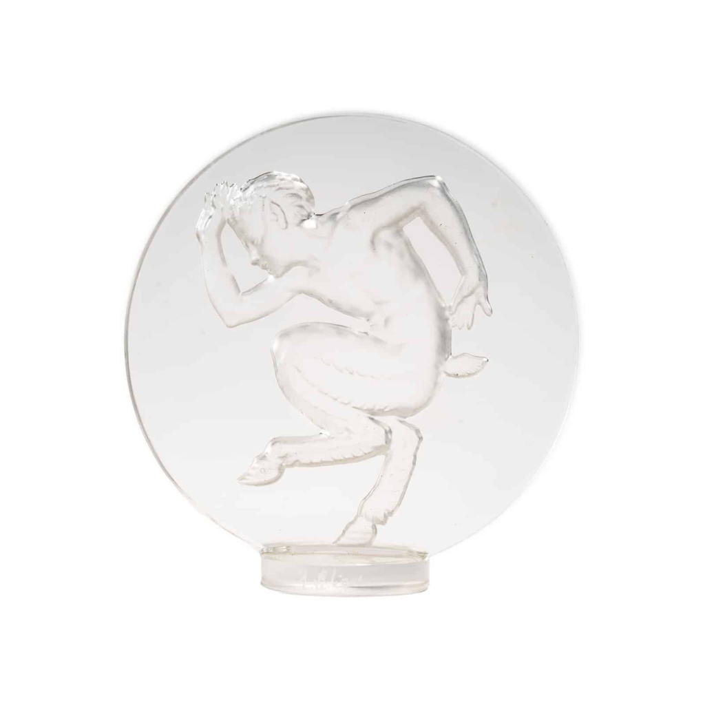 René Lalique : Cachet « Faune » en verre blanc moulé pressé | Biron ||||