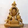 Pendule en bronze doré et ciselée d’époque Napoléon III | Biron Pendule en bronze doré et ciselée d'époque Napoléon III